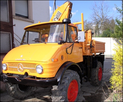 1980 Unimog 406 with a Hiab 650 Crane