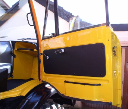 1980 Unimog 406 with a Hiab 650 Crane