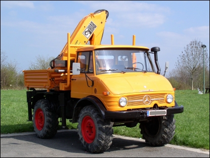 1980 Unimog 406 with a Hiab 650 Crane