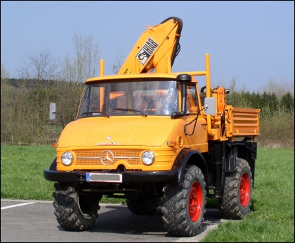 1980 Unimog 406 with a Hiab 650 Crane