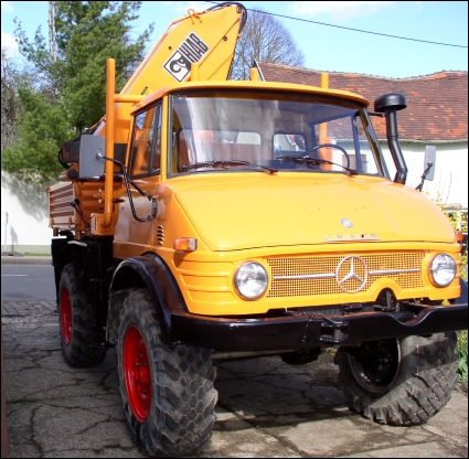 1980 Unimog 406 with a Hiab 650 Crane